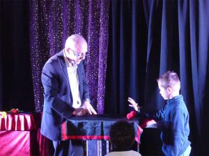 Jean Pi Magicien : Show, Close-up, Spectacle Enfants, Stage de magie . Bretagne, Normandie et Pays de la Loire