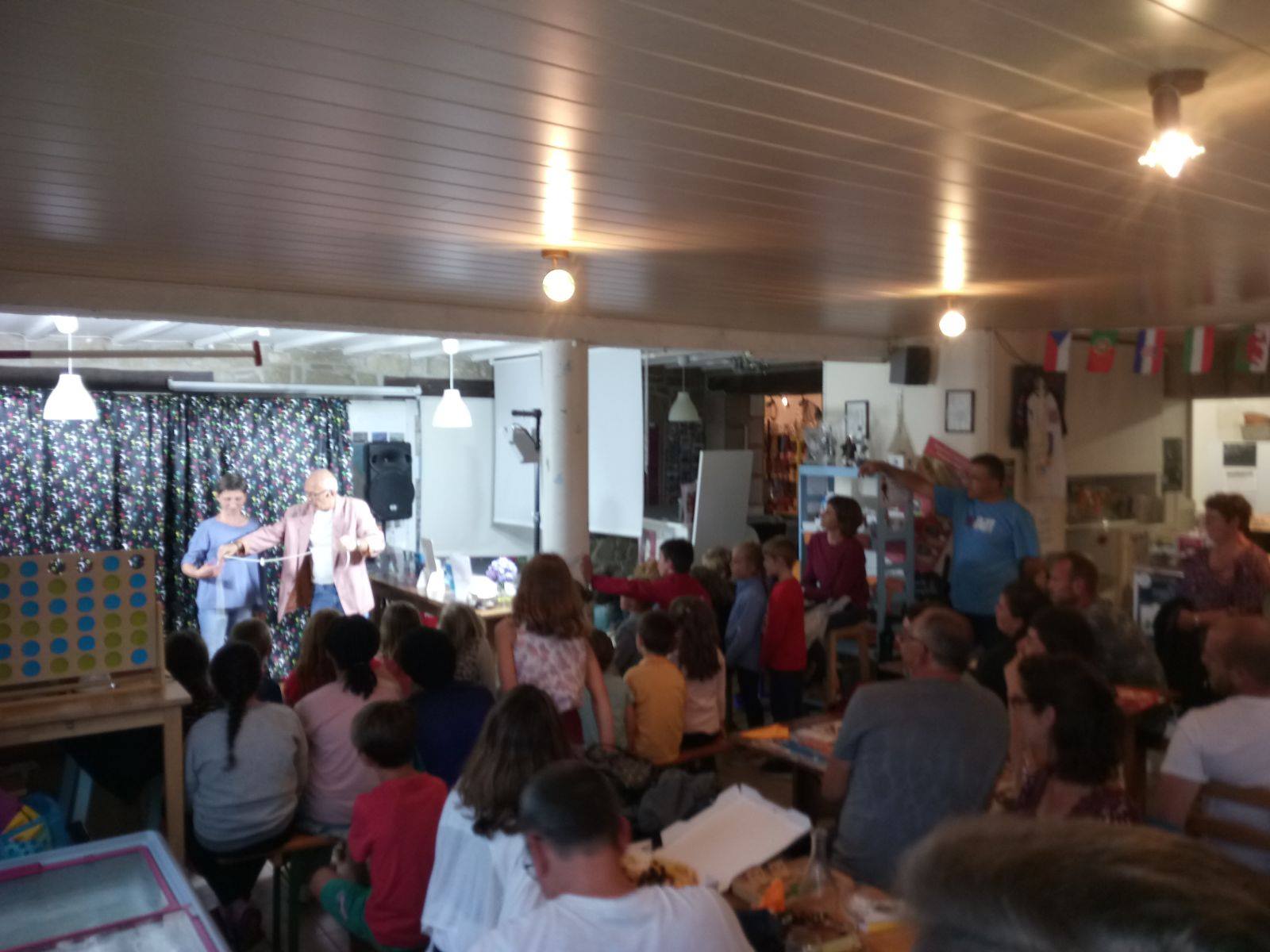 Jean Pi Magicien : Schow, Close-up, Spectacle Enfants, Ecoles, Stage de magie. Bretagne, Normandie, Pays de la Loire